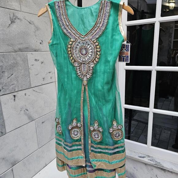 Women's Green Kurta Style Dress - Picture 1 of 8